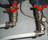 Почему капает вода из предохранительного клапана водонагревателя и как исправить поломку