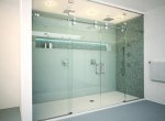 Дизайн и практичность — стеклянные двери для ванны